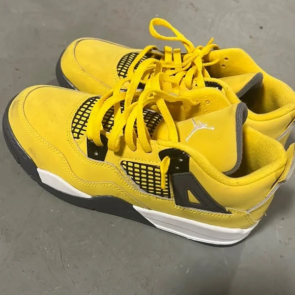 Yellow and black Jordan’s. Brand new. Worn once - Picture 1 of 2
